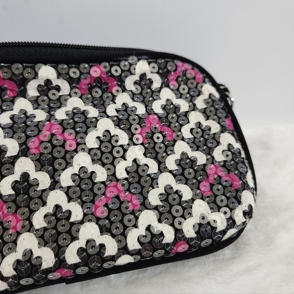 VERA Bradley Shimmer Canterberry Magenta Black White Wallet Wristlet Handbag